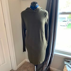 ✨✨ Lou & Grey Green Perfect Weekend Dress✨✨